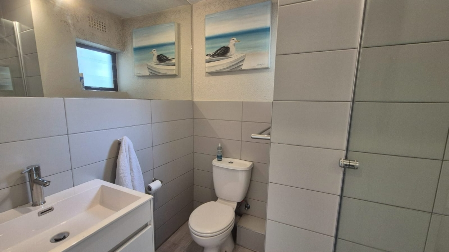 To Let 2 Bedroom Property for Rent in Signal Hill Western Cape